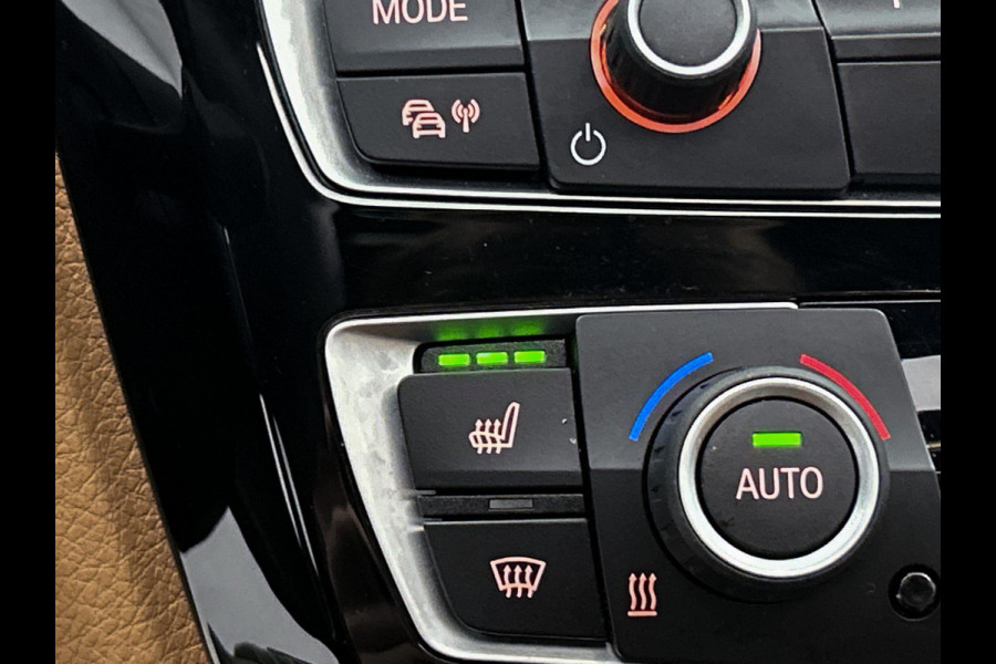 BMW 3-serie 320i Luxury Edition Automaat (PANORAMADAK, STOELVERWARMING, SPORTSTOELEN, DIGITALE COCKPIT, DEALER ONDERHOUDEN)