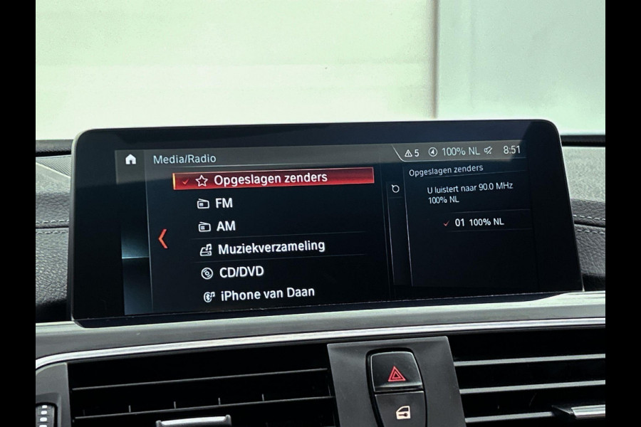 BMW 3-serie 320i Luxury Edition Automaat (PANORAMADAK, STOELVERWARMING, SPORTSTOELEN, DIGITALE COCKPIT, DEALER ONDERHOUDEN)