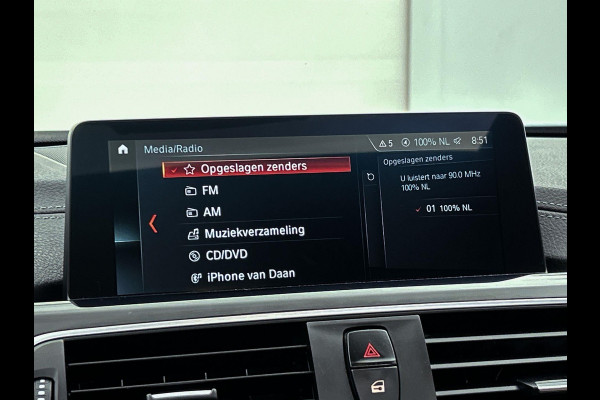 BMW 3-serie 320i Luxury Edition Automaat (PANORAMADAK, STOELVERWARMING, SPORTSTOELEN, DIGITALE COCKPIT, DEALER ONDERHOUDEN)