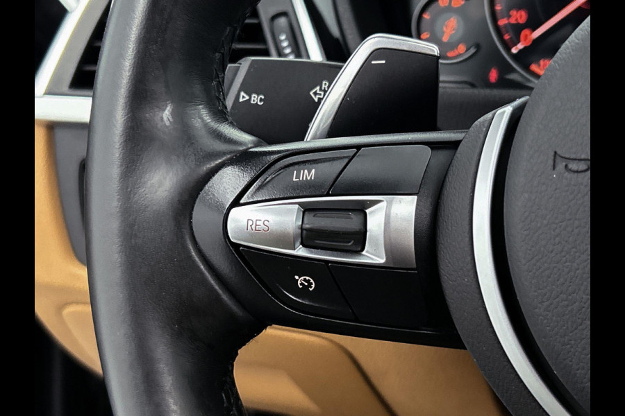 BMW 3-serie 320i Luxury Edition Automaat (PANORAMADAK, STOELVERWARMING, SPORTSTOELEN, DIGITALE COCKPIT, DEALER ONDERHOUDEN)