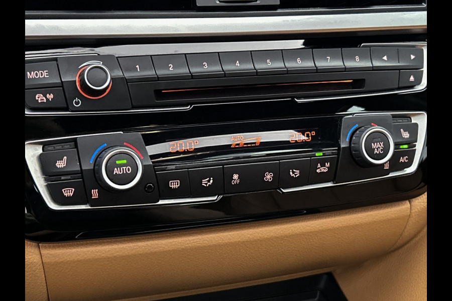 BMW 3-serie 320i Luxury Edition Automaat (PANORAMADAK, STOELVERWARMING, SPORTSTOELEN, DIGITALE COCKPIT, DEALER ONDERHOUDEN)