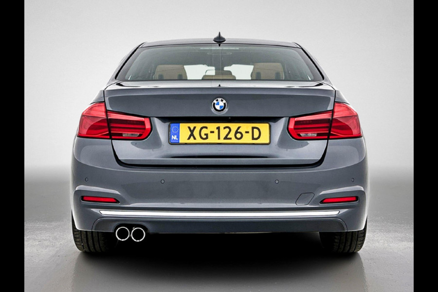 BMW 3-serie 320i Luxury Edition Automaat (PANORAMADAK, STOELVERWARMING, SPORTSTOELEN, DIGITALE COCKPIT, DEALER ONDERHOUDEN)