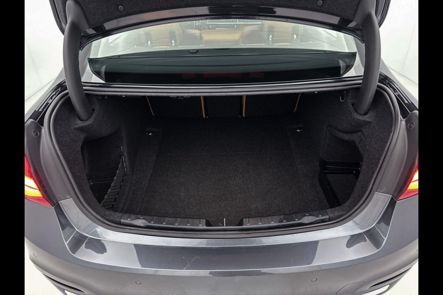 BMW 3-serie 320i Luxury Edition Automaat (PANORAMADAK, STOELVERWARMING, SPORTSTOELEN, DIGITALE COCKPIT, DEALER ONDERHOUDEN)
