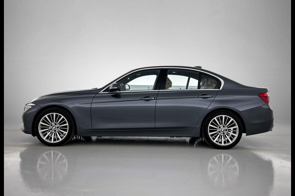BMW 3-serie 320i Luxury Edition Automaat (PANORAMADAK, STOELVERWARMING, SPORTSTOELEN, DIGITALE COCKPIT, DEALER ONDERHOUDEN)