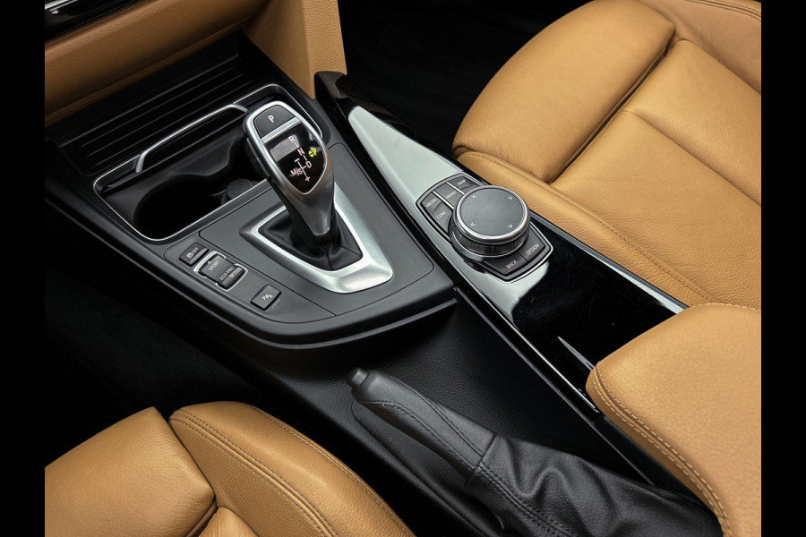 BMW 3-serie 320i Luxury Edition Automaat (PANORAMADAK, STOELVERWARMING, SPORTSTOELEN, DIGITALE COCKPIT, DEALER ONDERHOUDEN)