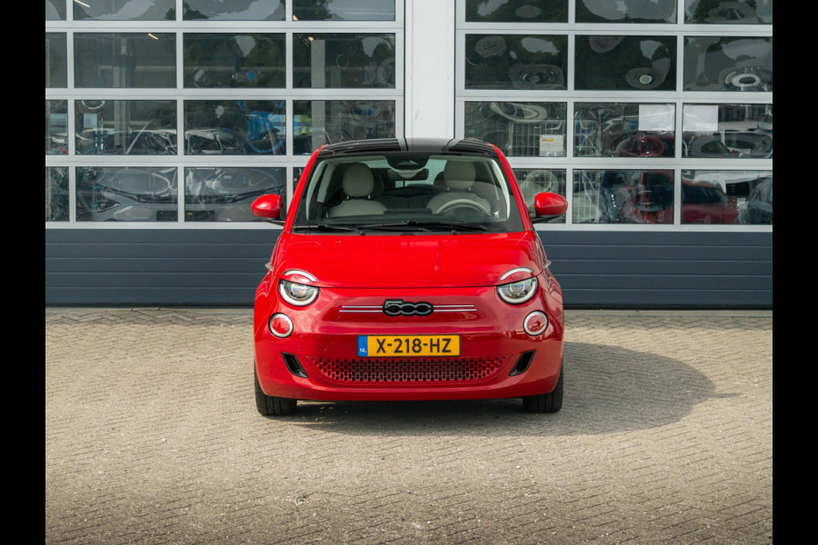 Fiat 500E 3+1 La Prima 42 kWh | Clima | Cruise | Leder | 17" | Priv Glass | Winter Pack | JBL Sound | BSM | Apple Carplay