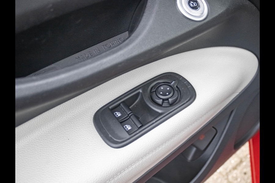 Fiat 500E 3+1 La Prima 42 kWh | Clima | Cruise | Leder | 17" | Priv Glass | Winter Pack | JBL Sound | BSM | Apple Carplay