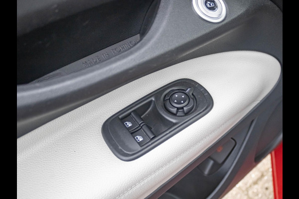 Fiat 500E 3+1 La Prima 42 kWh | Clima | Cruise | Leder | 17" | Priv Glass | Winter Pack | JBL Sound | BSM | Apple Carplay