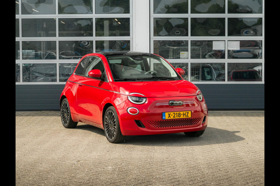 Fiat 500E 3+1 La Prima 42 kWh | Clima | Cruise | Leder | 17" | Priv Glass | Winter Pack | JBL Sound | BSM | Apple Carplay