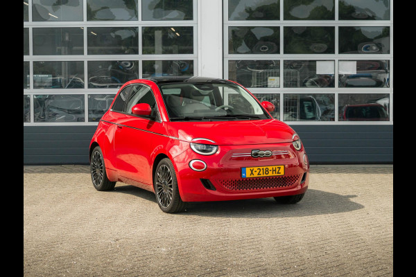 Fiat 500E 3+1 La Prima 42 kWh | Clima | Cruise | Leder | 17" | Priv Glass | Winter Pack | JBL Sound | BSM | Apple Carplay