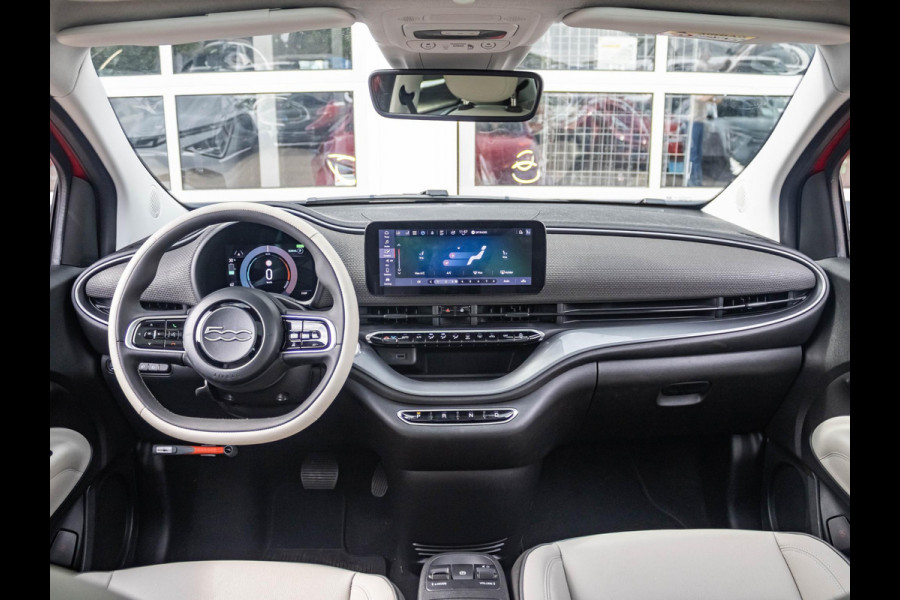 Fiat 500E 3+1 La Prima 42 kWh | Clima | Cruise | Leder | 17" | Priv Glass | Winter Pack | JBL Sound | BSM | Apple Carplay