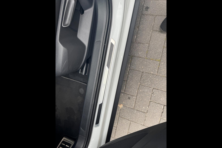 Volkswagen T-Roc 1.5 TSI 3XR-Line Panorama/bomvol/vollausstatung!