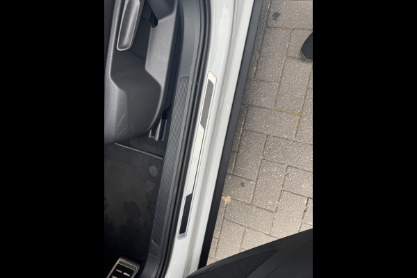Volkswagen T-Roc 1.5 TSI 3XR-Line Panorama/bomvol/vollausstatung!