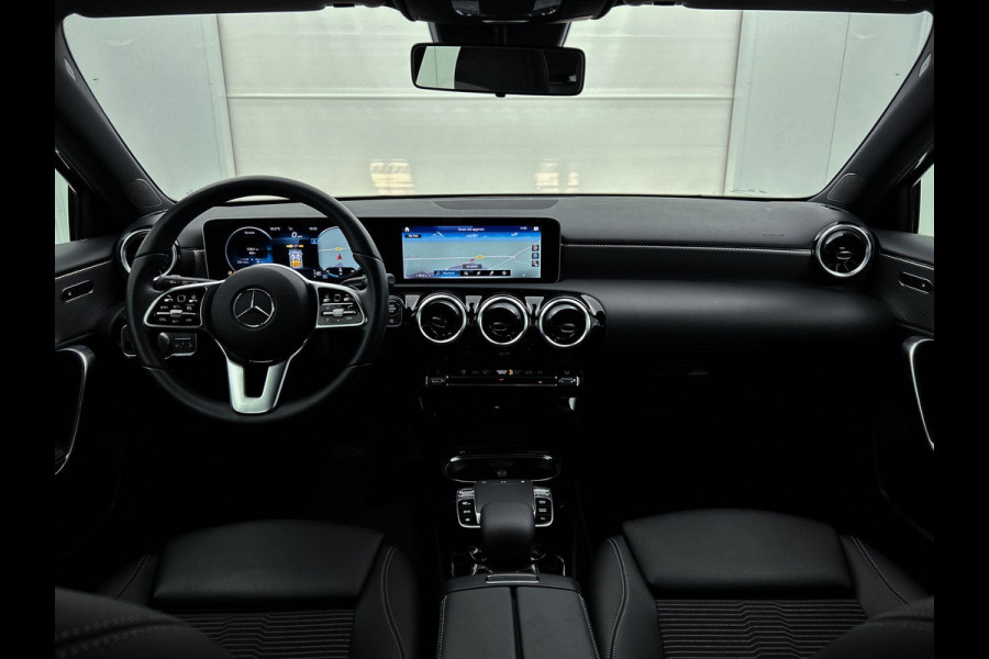 Mercedes-Benz A-Klasse 180 Business Solution(Dealer onderhoud, Navi Groot, StoelV, Carplay, Etc)