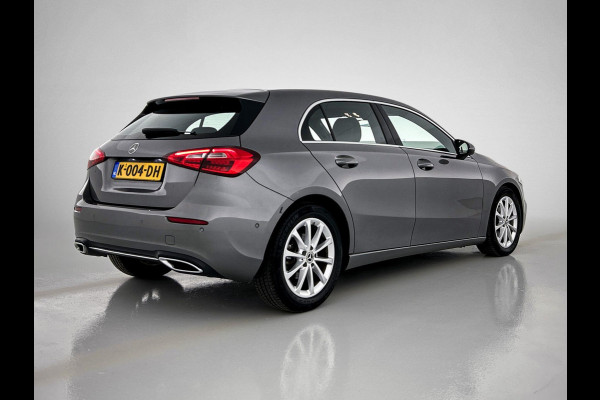Mercedes-Benz A-Klasse 180 Business Solution(Dealer onderhoud, Navi Groot, StoelV, Carplay, Etc)