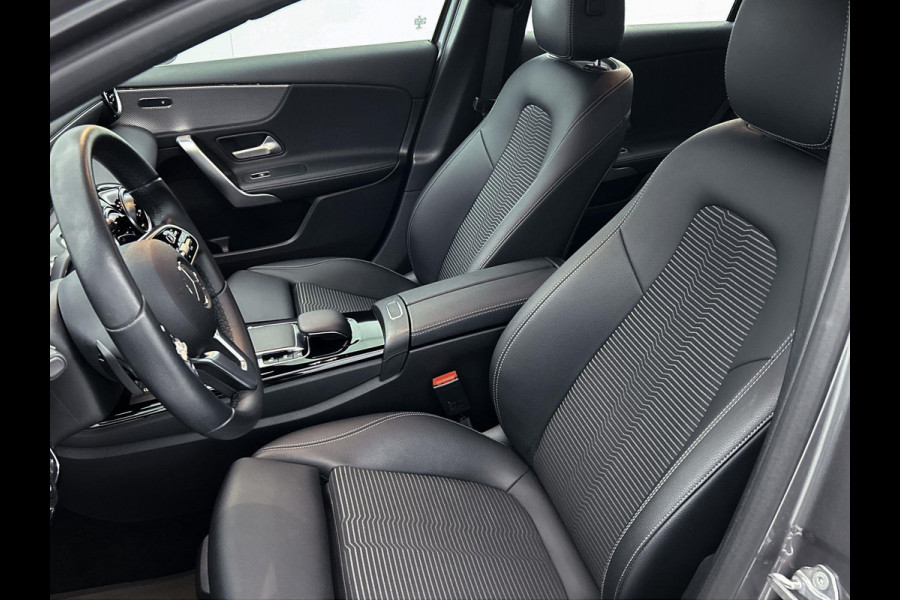 Mercedes-Benz A-Klasse 180 Business Solution(Dealer onderhoud, Navi Groot, StoelV, Carplay, Etc)