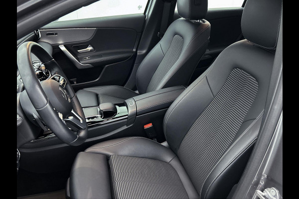 Mercedes-Benz A-Klasse 180 Business Solution(Dealer onderhoud, Navi Groot, StoelV, Carplay, Etc)