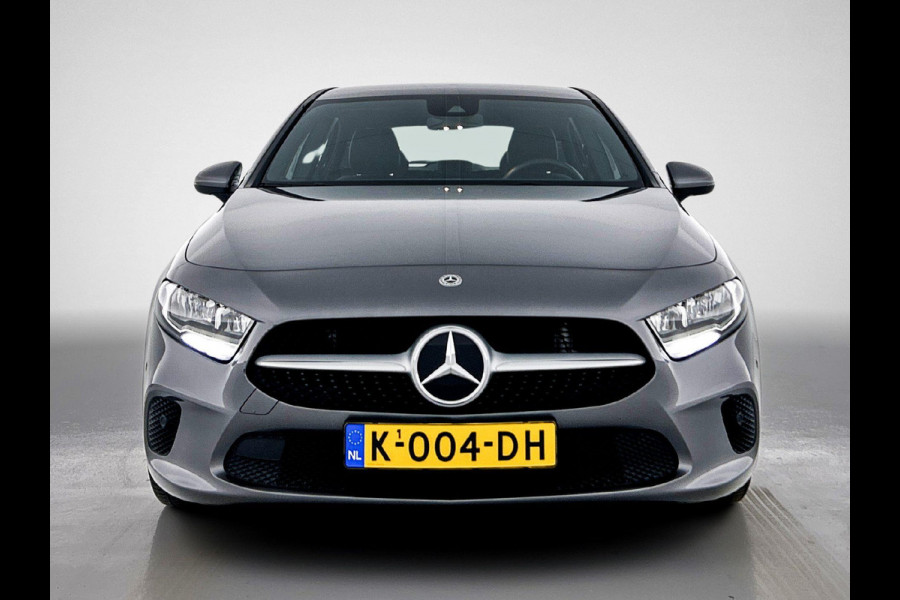 Mercedes-Benz A-Klasse 180 Business Solution(Dealer onderhoud, Navi Groot, StoelV, Carplay, Etc)