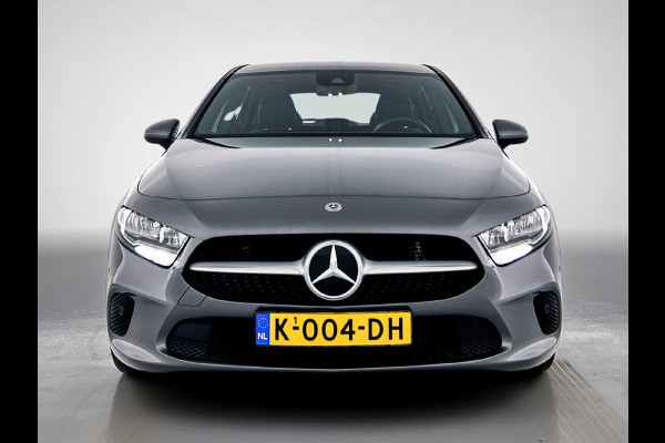 Mercedes-Benz A-Klasse 180 Business Solution(Dealer onderhoud, Navi Groot, StoelV, Carplay, Etc)