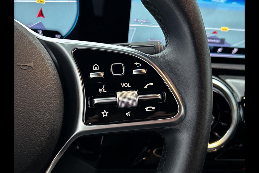 Mercedes-Benz A-Klasse 180 Business Solution(Dealer onderhoud, Navi Groot, StoelV, Carplay, Etc)