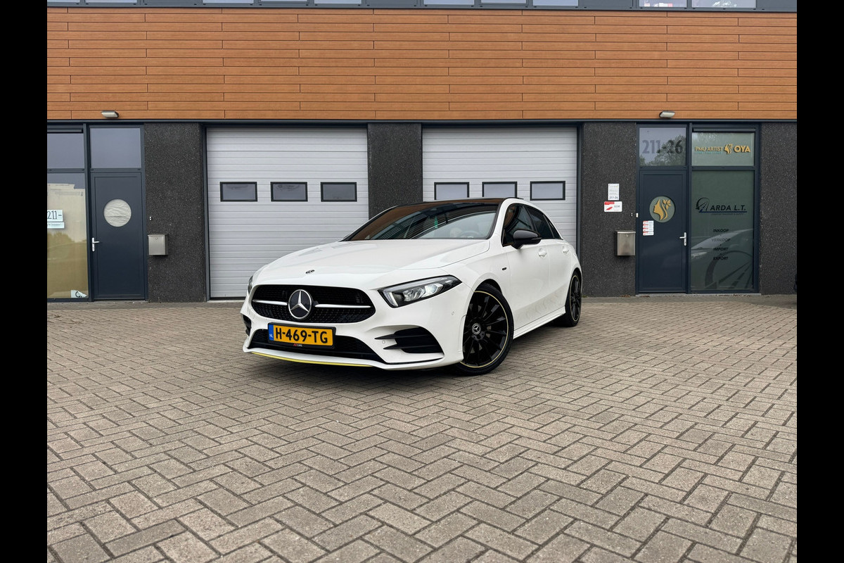 Mercedes-Benz A-Klasse 250 AMG Edition 1 Panoramadak . Mercedes-Benz A-Klasse 250 AMG Edition 1 Panoramadak .