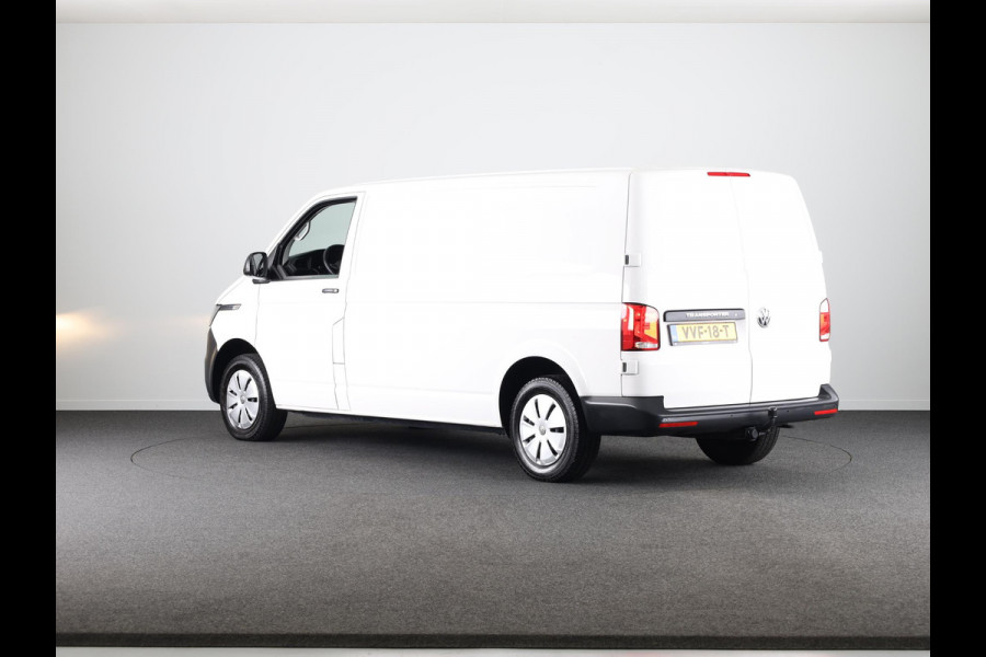 Volkswagen Transporter 2.0 TDI L2H1 28 Comfortline 110 pk | Verlengde garantie | Navigatie| Trekhaak | Parkeersensoren achter | Cruise control | Apple Carplay/Android Auto |