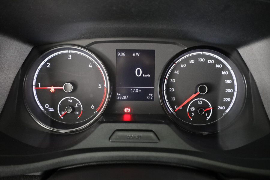 Volkswagen Transporter 2.0 TDI L2H1 28 Comfortline 110 pk | Verlengde garantie | Navigatie| Trekhaak | Parkeersensoren achter | Cruise control | Apple Carplay/Android Auto |