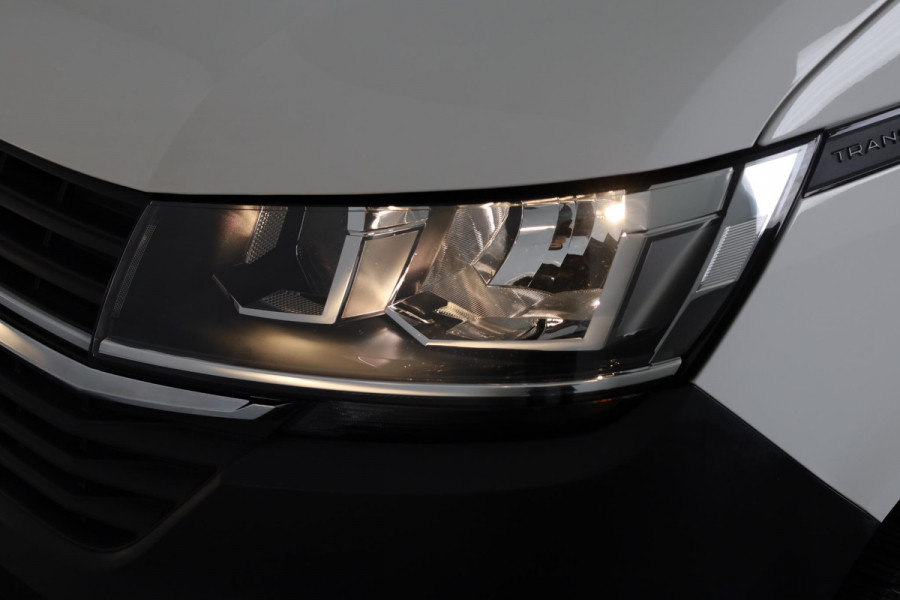 Volkswagen Transporter 2.0 TDI L2H1 28 Comfortline 110 pk | Verlengde garantie | Navigatie| Trekhaak | Parkeersensoren achter | Cruise control | Apple Carplay/Android Auto |