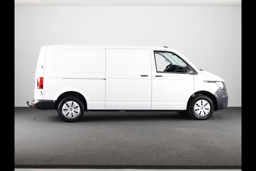 Volkswagen Transporter 2.0 TDI L2H1 28 Comfortline 110 pk | Verlengde garantie | Navigatie| Trekhaak | Parkeersensoren achter | Cruise control | Apple Carplay/Android Auto |