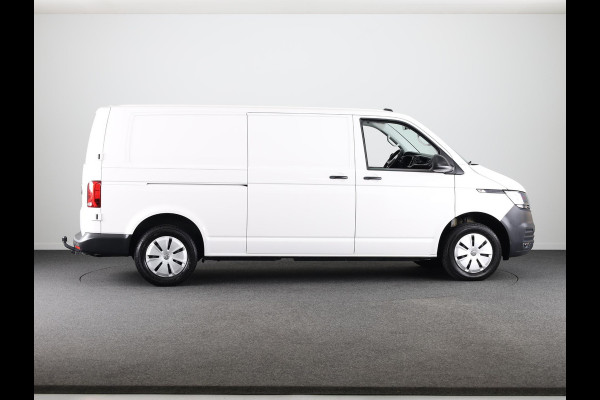 Volkswagen Transporter 2.0 TDI L2H1 28 Comfortline 110 pk | Verlengde garantie | Navigatie| Trekhaak | Parkeersensoren achter | Cruise control | Apple Carplay/Android Auto |