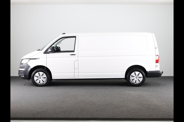 Volkswagen Transporter 2.0 TDI L2H1 28 Comfortline 110 pk | Verlengde garantie | Navigatie| Trekhaak | Parkeersensoren achter | Cruise control | Apple Carplay/Android Auto |