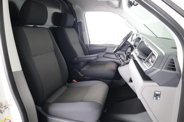 Volkswagen Transporter 2.0 TDI L2H1 28 Comfortline 110 pk | Verlengde garantie | Navigatie| Trekhaak | Parkeersensoren achter | Cruise control | Apple Carplay/Android Auto |