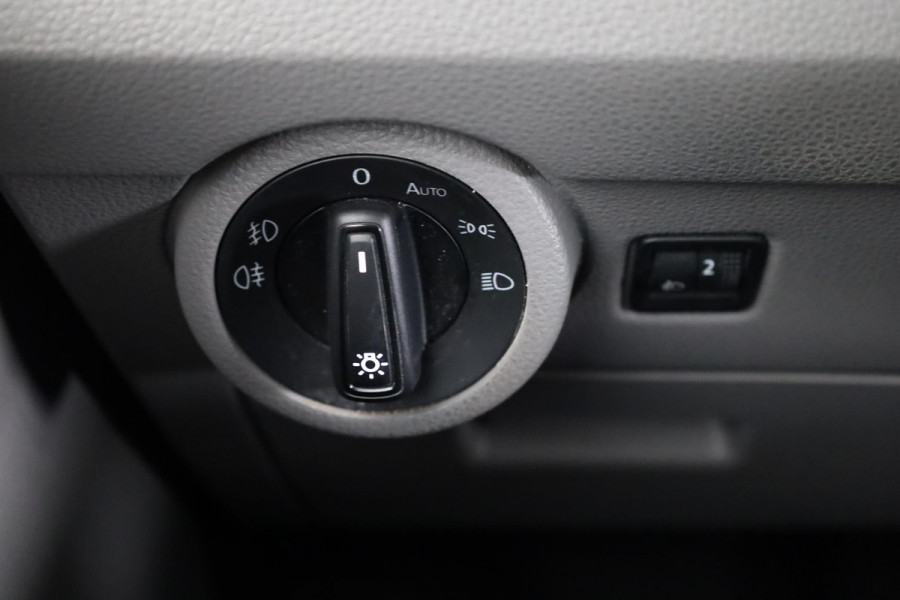 Volkswagen Transporter 2.0 TDI L2H1 28 Comfortline 110 pk | Verlengde garantie | Navigatie| Trekhaak | Parkeersensoren achter | Cruise control | Apple Carplay/Android Auto |