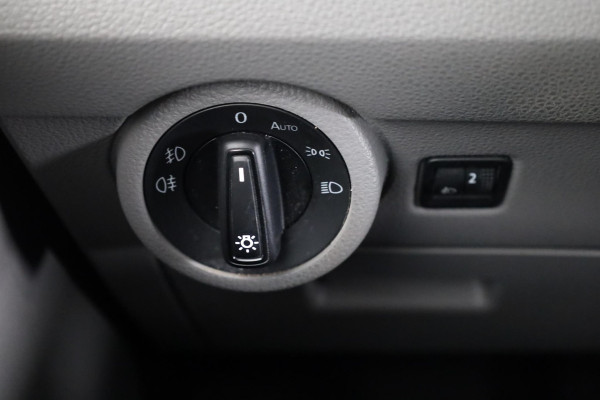 Volkswagen Transporter 2.0 TDI L2H1 28 Comfortline 110 pk | Verlengde garantie | Navigatie| Trekhaak | Parkeersensoren achter | Cruise control | Apple Carplay/Android Auto |