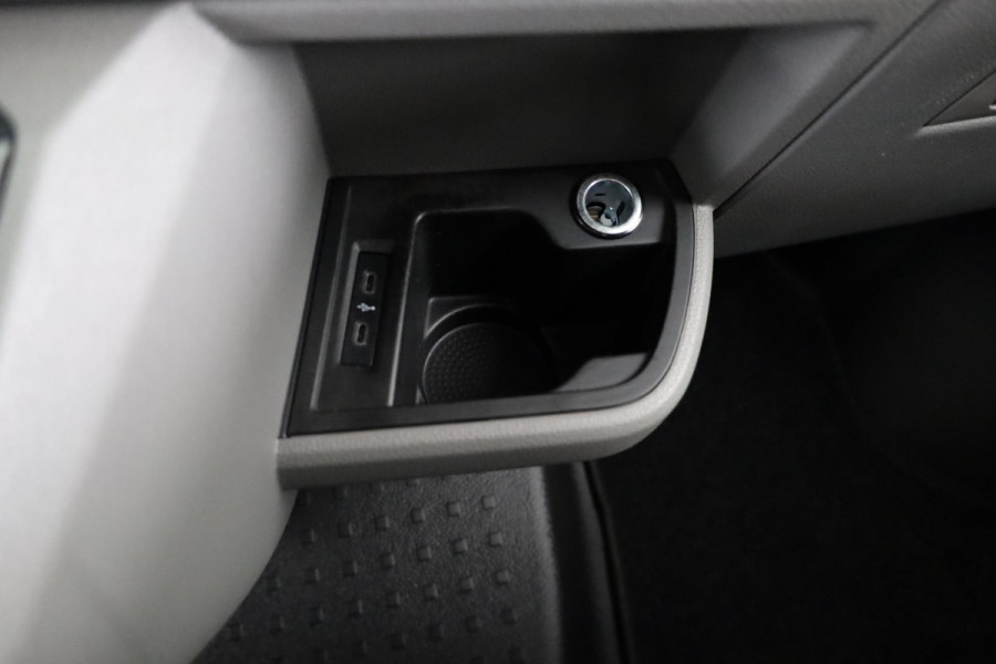 Volkswagen Transporter 2.0 TDI L2H1 28 Comfortline 110 pk | Verlengde garantie | Navigatie| Trekhaak | Parkeersensoren achter | Cruise control | Apple Carplay/Android Auto |