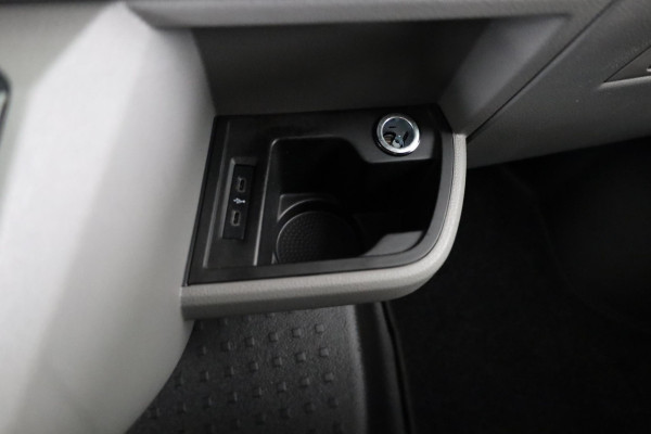 Volkswagen Transporter 2.0 TDI L2H1 28 Comfortline 110 pk | Verlengde garantie | Navigatie| Trekhaak | Parkeersensoren achter | Cruise control | Apple Carplay/Android Auto |
