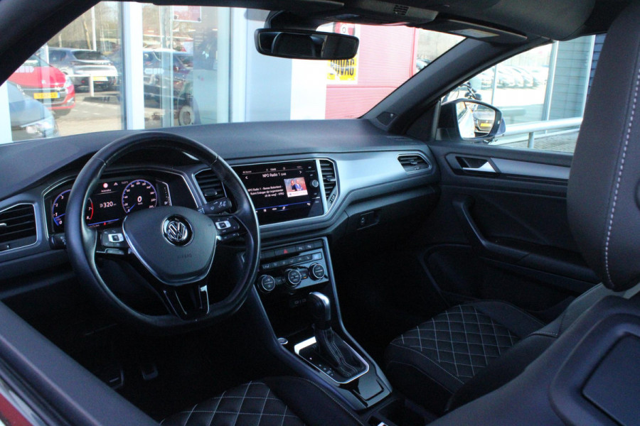 Volkswagen T-Roc Cabrio 1.5 TSI 150PK AUTOMAAT R-LINE | VIRTUAL COCKPIT | STOEL/STUUR VERWARMING | 19" LICHTMETALEN VELGEN | FULL LED KOPLAMPEN | DODEHOEK DETECTIE | ADAPTIVE CRUISE CONTROL | KEYLESS ENTRY/START | PARKEERSENSOREN VOOR EN ACHTER | ACHTERUITRIJ CAMERA | LEDEREN BEKLEDING | DAB+ RADIO | NAVIGATIE | APPLE CARPLAY/ANDROID AUTO |