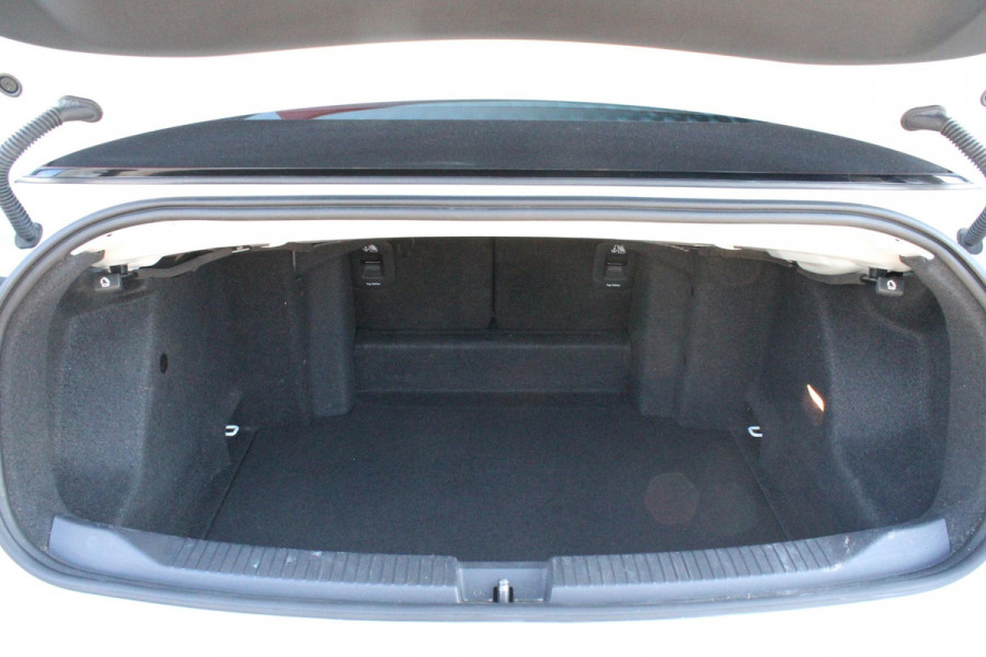 Volkswagen T-Roc Cabrio 1.5 TSI 150PK AUTOMAAT R-LINE | VIRTUAL COCKPIT | STOEL/STUUR VERWARMING | 19" LICHTMETALEN VELGEN | FULL LED KOPLAMPEN | DODEHOEK DETECTIE | ADAPTIVE CRUISE CONTROL | KEYLESS ENTRY/START | PARKEERSENSOREN VOOR EN ACHTER | ACHTERUITRIJ CAMERA | LEDEREN BEKLEDING | DAB+ RADIO | NAVIGATIE | APPLE CARPLAY/ANDROID AUTO |