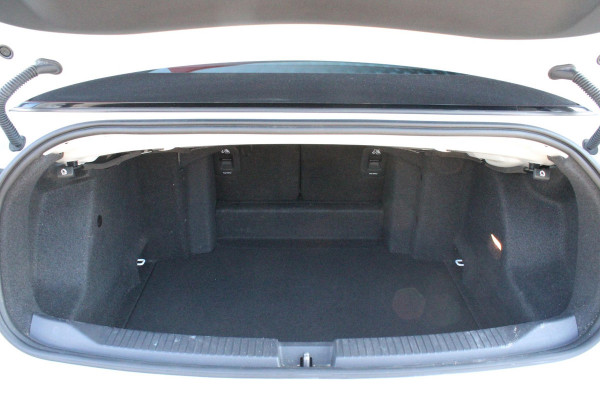 Volkswagen T-Roc Cabrio 1.5 TSI 150PK AUTOMAAT R-LINE | VIRTUAL COCKPIT | STOEL/STUUR VERWARMING | 19" LICHTMETALEN VELGEN | FULL LED KOPLAMPEN | DODEHOEK DETECTIE | ADAPTIVE CRUISE CONTROL | KEYLESS ENTRY/START | PARKEERSENSOREN VOOR EN ACHTER | ACHTERUITRIJ CAMERA | LEDEREN BEKLEDING | DAB+ RADIO | NAVIGATIE | APPLE CARPLAY/ANDROID AUTO |