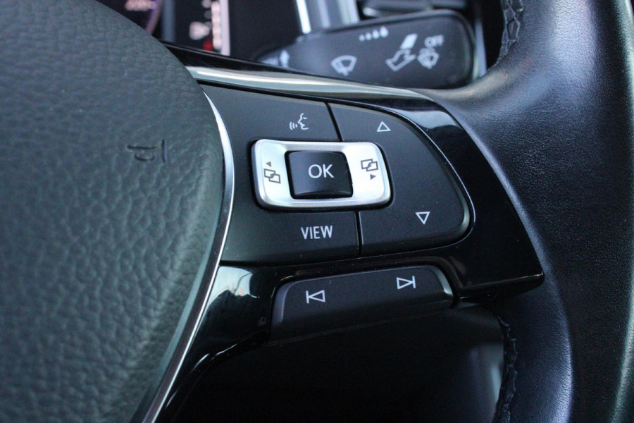 Volkswagen T-Roc Cabrio 1.5 TSI 150PK AUTOMAAT R-LINE | VIRTUAL COCKPIT | STOEL/STUUR VERWARMING | 19" LICHTMETALEN VELGEN | FULL LED KOPLAMPEN | DODEHOEK DETECTIE | ADAPTIVE CRUISE CONTROL | KEYLESS ENTRY/START | PARKEERSENSOREN VOOR EN ACHTER | ACHTERUITRIJ CAMERA | LEDEREN BEKLEDING | DAB+ RADIO | NAVIGATIE | APPLE CARPLAY/ANDROID AUTO |