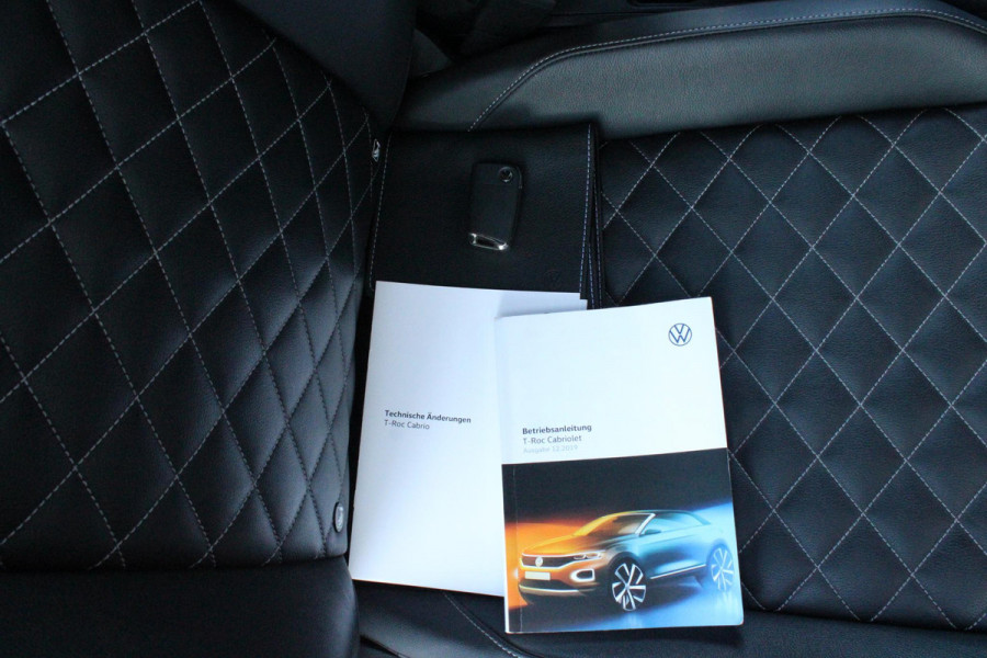 Volkswagen T-Roc Cabrio 1.5 TSI 150PK AUTOMAAT R-LINE | VIRTUAL COCKPIT | STOEL/STUUR VERWARMING | 19" LICHTMETALEN VELGEN | FULL LED KOPLAMPEN | DODEHOEK DETECTIE | ADAPTIVE CRUISE CONTROL | KEYLESS ENTRY/START | PARKEERSENSOREN VOOR EN ACHTER | ACHTERUITRIJ CAMERA | LEDEREN BEKLEDING | DAB+ RADIO | NAVIGATIE | APPLE CARPLAY/ANDROID AUTO |