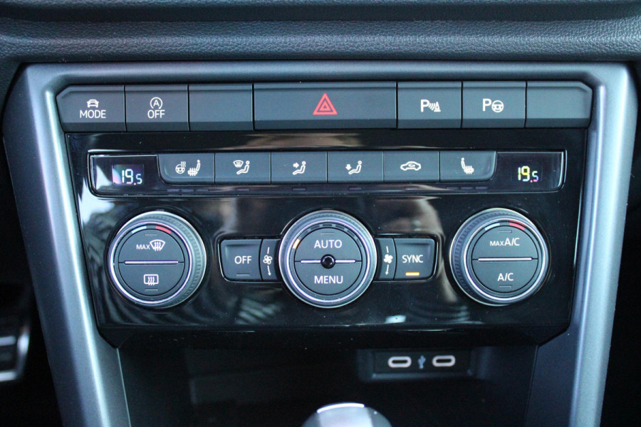 Volkswagen T-Roc Cabrio 1.5 TSI 150PK AUTOMAAT R-LINE | VIRTUAL COCKPIT | STOEL/STUUR VERWARMING | 19" LICHTMETALEN VELGEN | FULL LED KOPLAMPEN | DODEHOEK DETECTIE | ADAPTIVE CRUISE CONTROL | KEYLESS ENTRY/START | PARKEERSENSOREN VOOR EN ACHTER | ACHTERUITRIJ CAMERA | LEDEREN BEKLEDING | DAB+ RADIO | NAVIGATIE | APPLE CARPLAY/ANDROID AUTO |