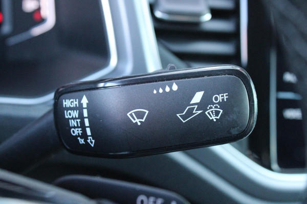 Volkswagen T-Roc Cabrio 1.5 TSI 150PK AUTOMAAT R-LINE | VIRTUAL COCKPIT | STOEL/STUUR VERWARMING | 19" LICHTMETALEN VELGEN | FULL LED KOPLAMPEN | DODEHOEK DETECTIE | ADAPTIVE CRUISE CONTROL | KEYLESS ENTRY/START | PARKEERSENSOREN VOOR EN ACHTER | ACHTERUITRIJ CAMERA | LEDEREN BEKLEDING | DAB+ RADIO | NAVIGATIE | APPLE CARPLAY/ANDROID AUTO |
