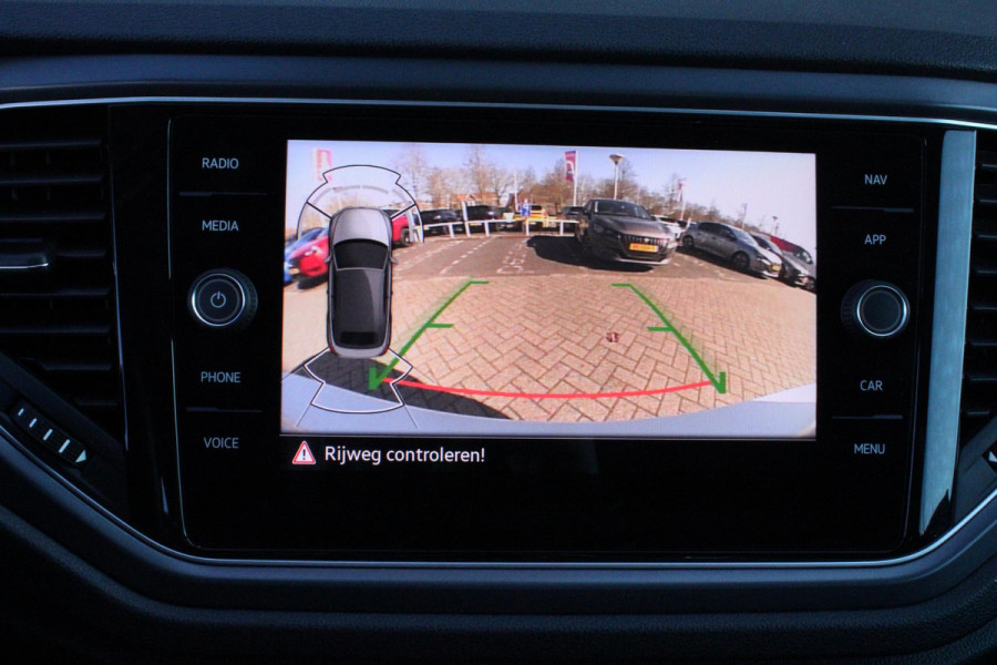 Volkswagen T-Roc Cabrio 1.5 TSI 150PK AUTOMAAT R-LINE | VIRTUAL COCKPIT | STOEL/STUUR VERWARMING | 19" LICHTMETALEN VELGEN | FULL LED KOPLAMPEN | DODEHOEK DETECTIE | ADAPTIVE CRUISE CONTROL | KEYLESS ENTRY/START | PARKEERSENSOREN VOOR EN ACHTER | ACHTERUITRIJ CAMERA | LEDEREN BEKLEDING | DAB+ RADIO | NAVIGATIE | APPLE CARPLAY/ANDROID AUTO |