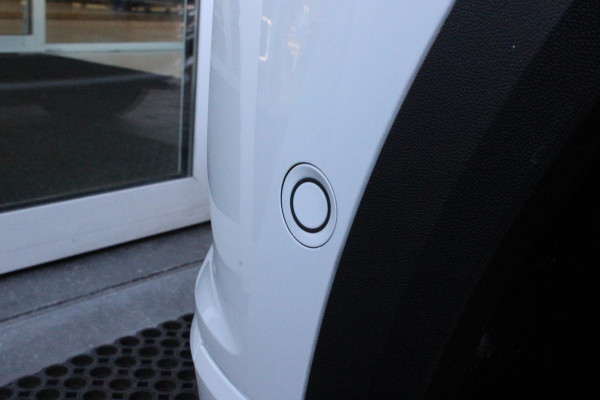 Volkswagen T-Roc Cabrio 1.5 TSI 150PK AUTOMAAT R-LINE | VIRTUAL COCKPIT | STOEL/STUUR VERWARMING | 19" LICHTMETALEN VELGEN | FULL LED KOPLAMPEN | DODEHOEK DETECTIE | ADAPTIVE CRUISE CONTROL | KEYLESS ENTRY/START | PARKEERSENSOREN VOOR EN ACHTER | ACHTERUITRIJ CAMERA | LEDEREN BEKLEDING | DAB+ RADIO | NAVIGATIE | APPLE CARPLAY/ANDROID AUTO |