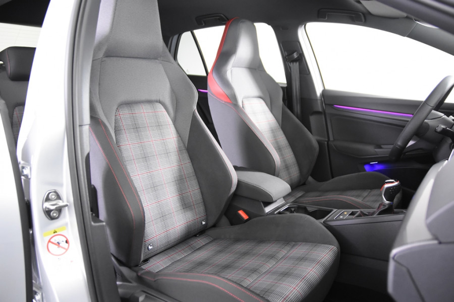 Volkswagen Golf VIII 2.0 TSI GTI *Navigatie*Keyless*Stoelverwarming*Park assist*