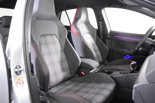 Volkswagen Golf VIII 2.0 TSI GTI *Navigatie*Keyless*Stoelverwarming*Park assist*