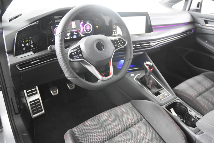 Volkswagen Golf VIII 2.0 TSI GTI *Navigatie*Keyless*Stoelverwarming*Park assist*