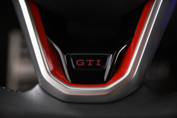 Volkswagen Golf VIII 2.0 TSI GTI *Navigatie*Keyless*Stoelverwarming*Park assist*