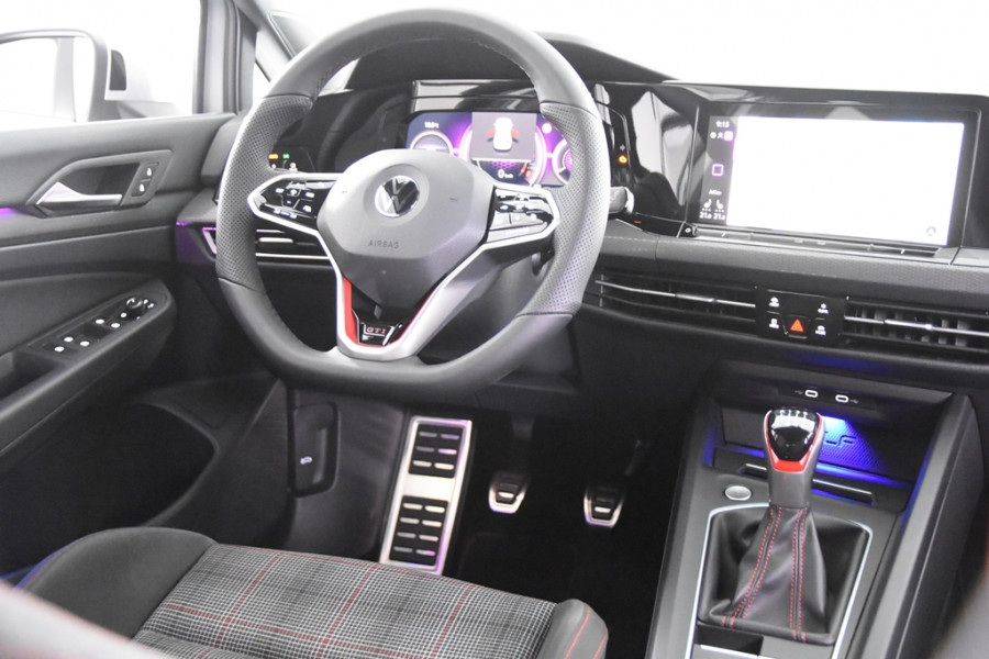 Volkswagen Golf VIII 2.0 TSI GTI *Navigatie*Keyless*Stoelverwarming*Park assist*